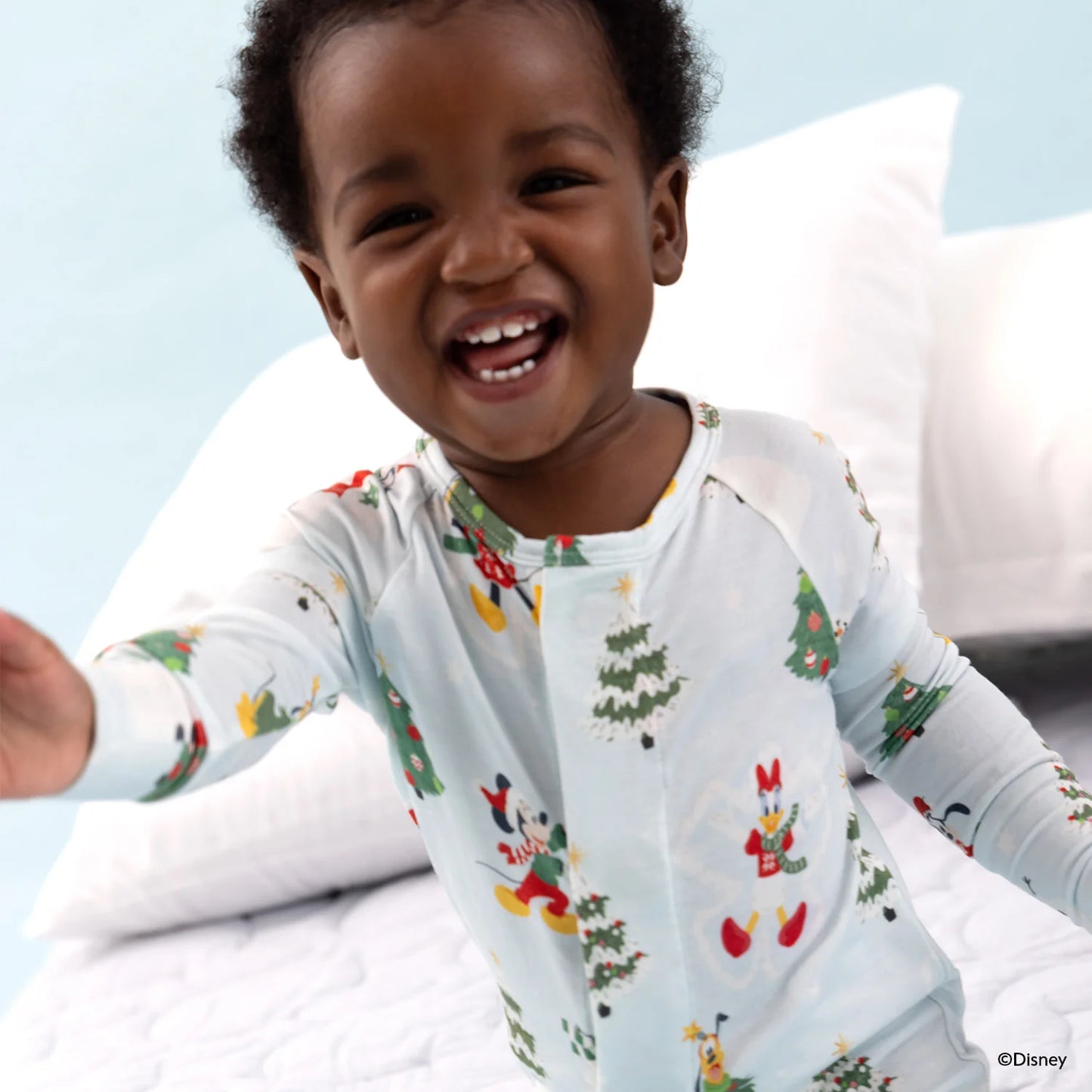 Mickey & Friends Snow Excited- Convertible Sleeper Magnetic Me