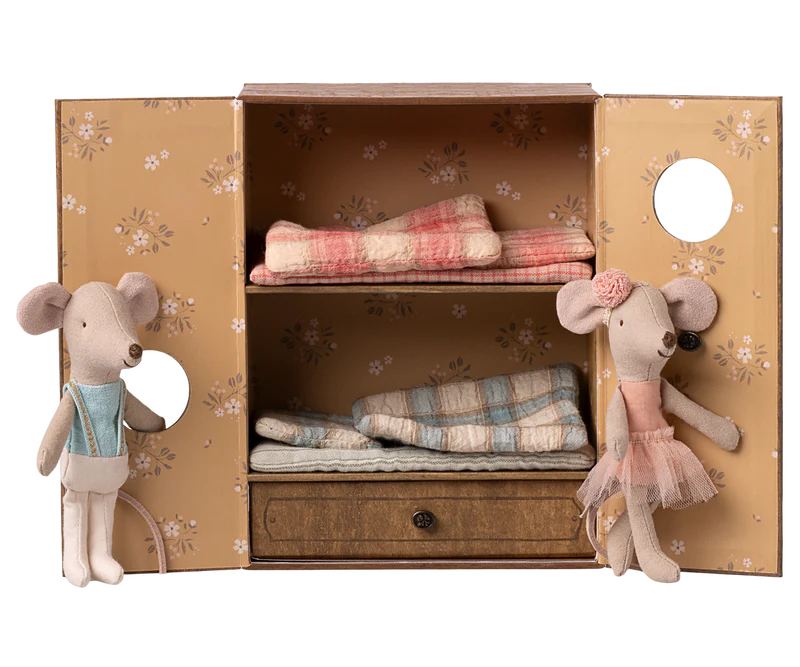 Ballet Mouse Studio with brother and sister mouse